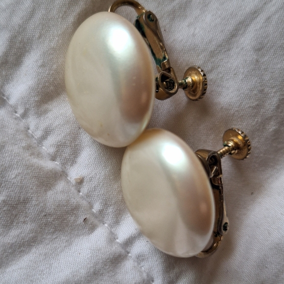Vintage Earrings Pearly Buttons Screw Back - Picture 1 of 10